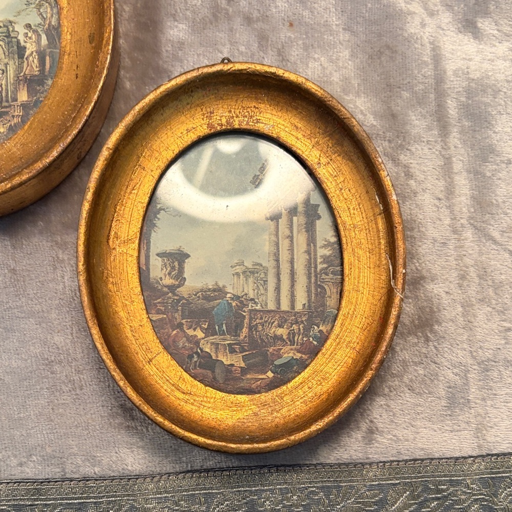 Vintage Italian Gold Oval Wall Art Set - Picture 4 of 8